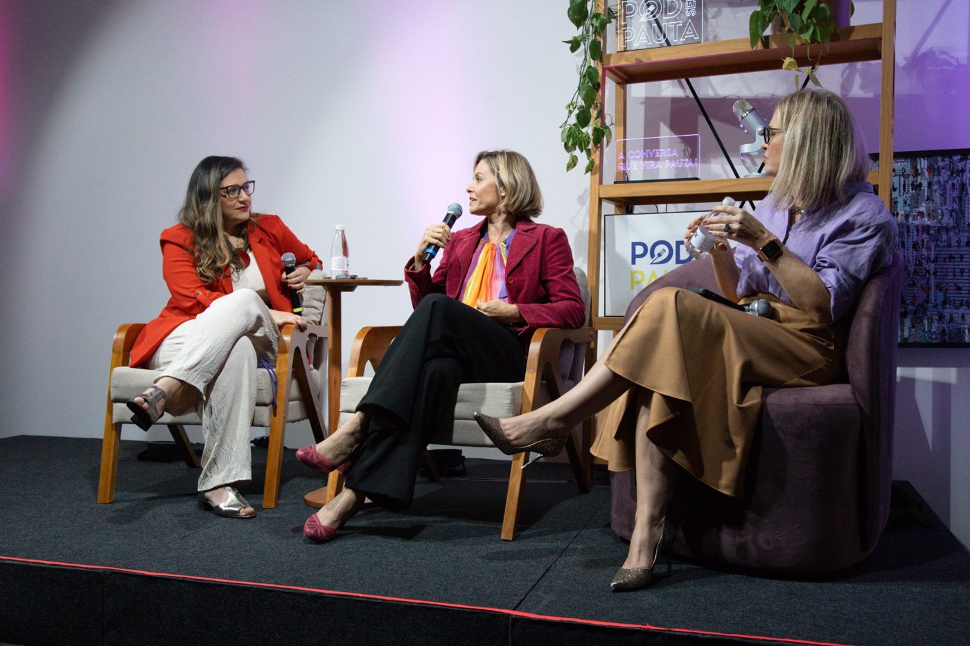 Painel com três convidadas na edição 2025